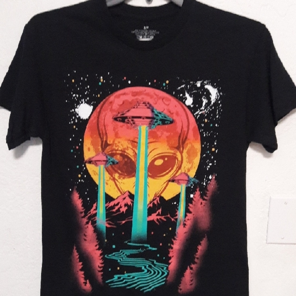 NWT Black Graphic Alien Themed  T-Shirt Sizes Small or Medium FINAL PRICE